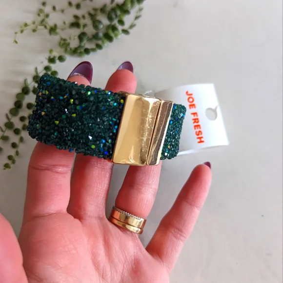 Bracelet with emerald color crystals, gold magnetic strap - Picture 4 of 5